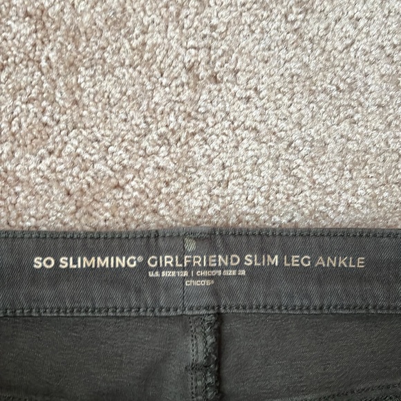 NWT Chico’s Slimming Paisley Hem Ankle Jeans - Picture 4 of 13